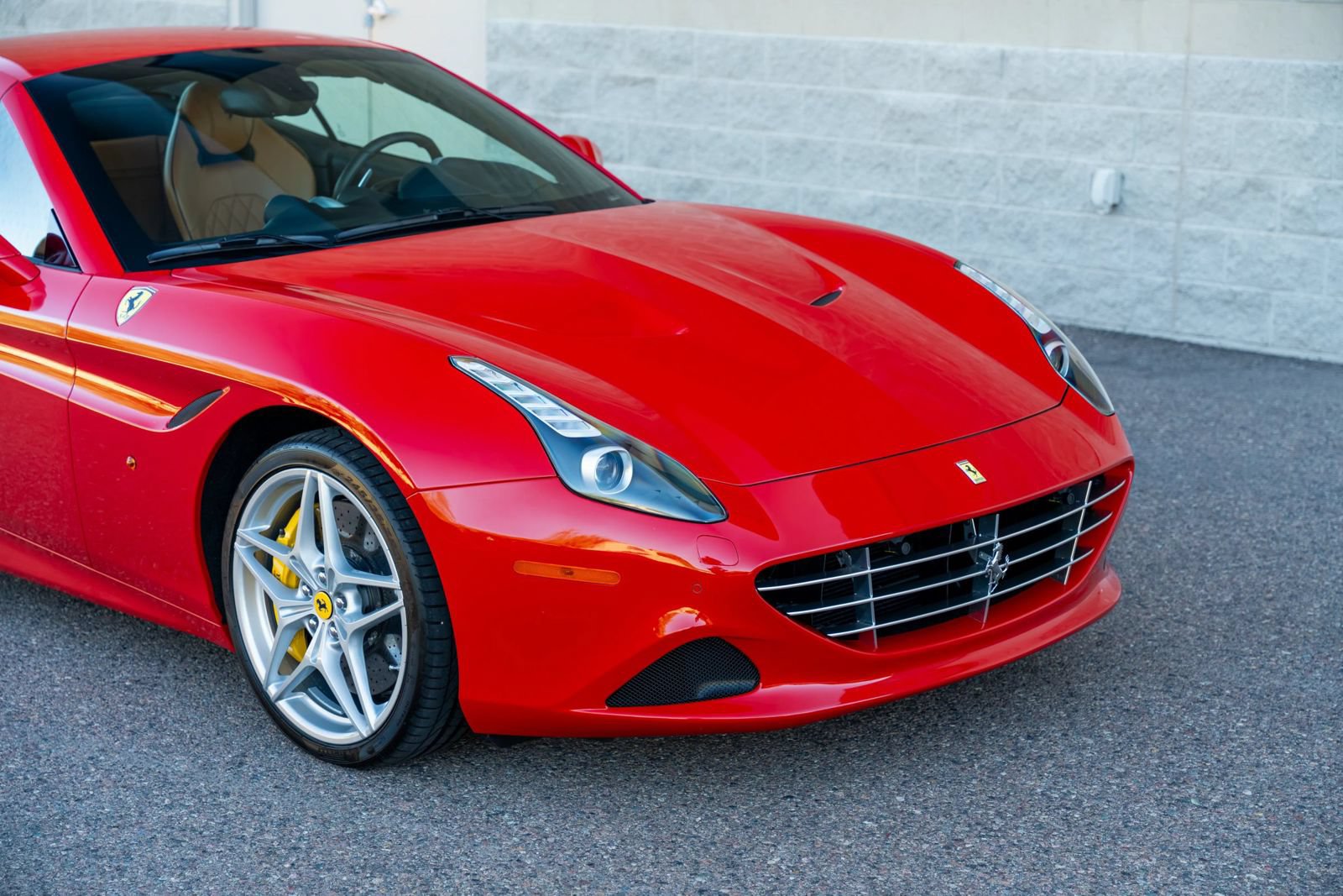 Used 2015 Ferrari California T RWD image 44
