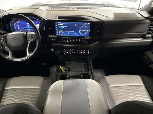 Used 2025 Chevrolet Silverado 2500 ZR2 w/ Technology Package AWD/4WD image 10