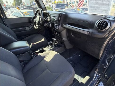Used 2017 Jeep Wrangler Sport w/ Connectivity Group AWD/4WD image 22