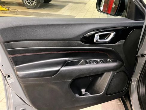 Used 2022 Jeep Compass Trailhawk image 9