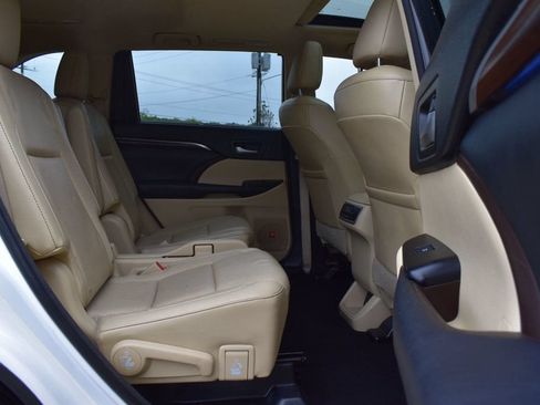 Used 2015 Toyota Highlander Limited FWD image 19