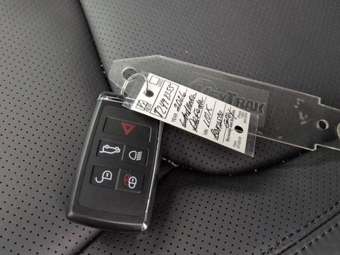 New 2026 Land Rover Defender 110 X-Dynamic SE image 37