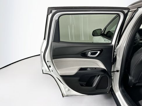 Used 2025 Jeep Compass Limited image 25