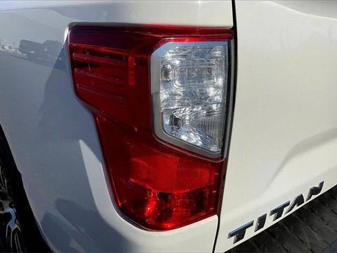 Used 2022 Nissan Titan SV image 29