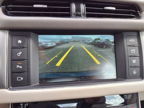 Used 2016 Jaguar XF Prestige image 6