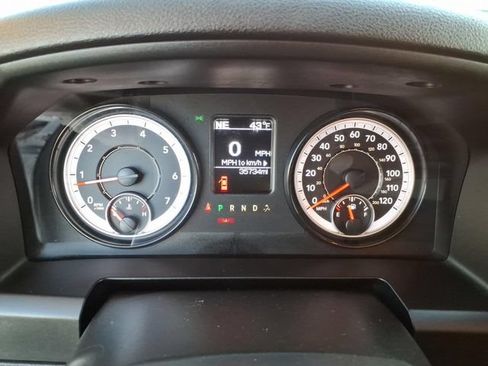 Used 2022 RAM 1500 Classic SLT AWD/4WD image 30