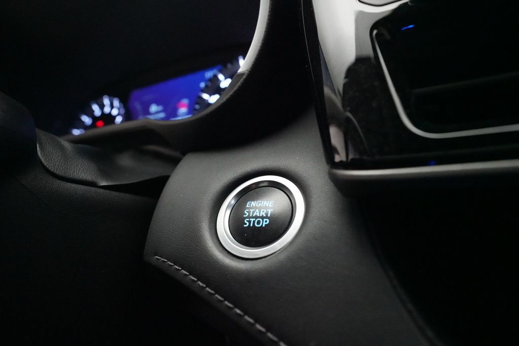 Used 2020 Toyota Highlander XLE FWD image 31