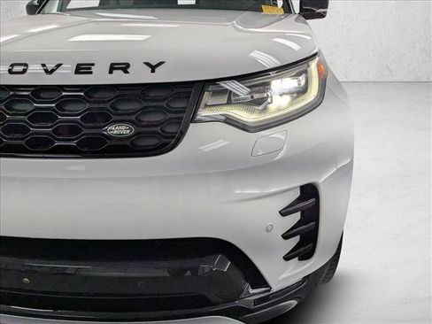 Used 2025 Land Rover Discovery Metropolitan Edition image 22