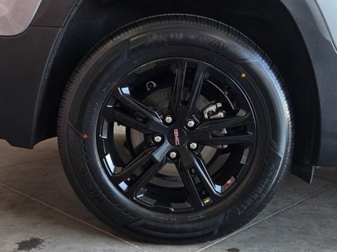 Used 2023 GMC Terrain AT4 image 5