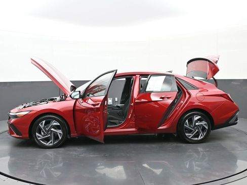 Certified 2025 Hyundai Elantra Sport image 51