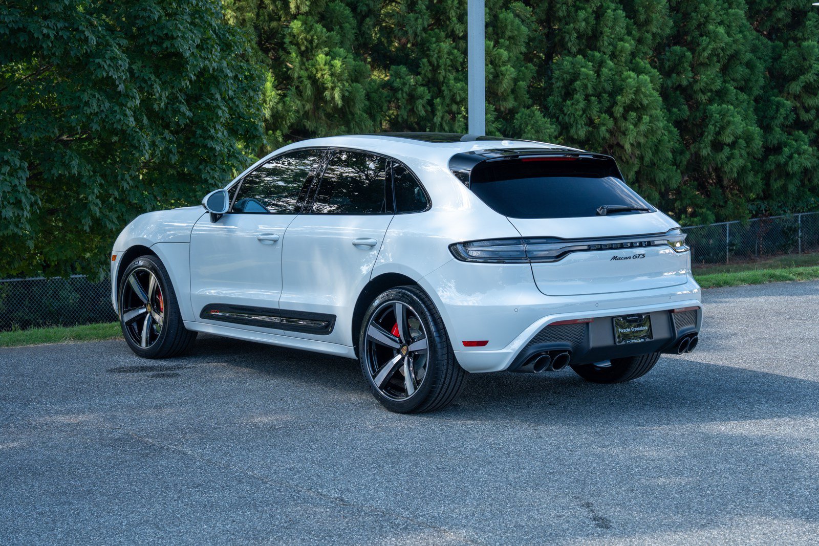 Certified 2024 Porsche Macan GTS AWD/4WD image 3