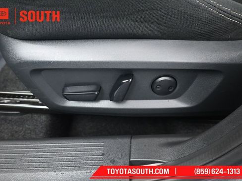 Used 2025 Nissan Rogue SV FWD image 19