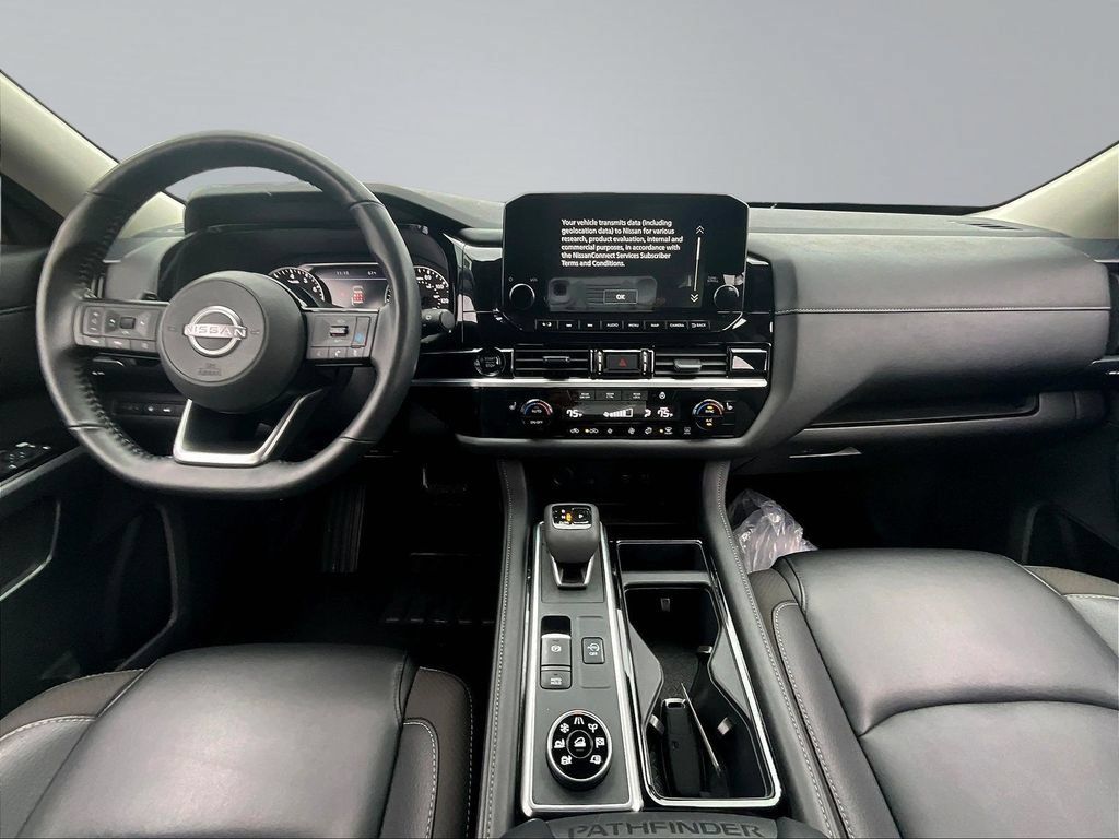 Used 2025 Nissan Pathfinder SL AWD/4WD image 9