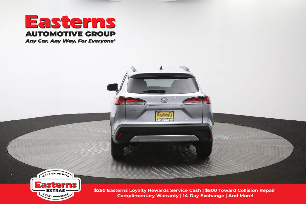 Used 2025 Toyota Corolla Cross LE FWD image 37