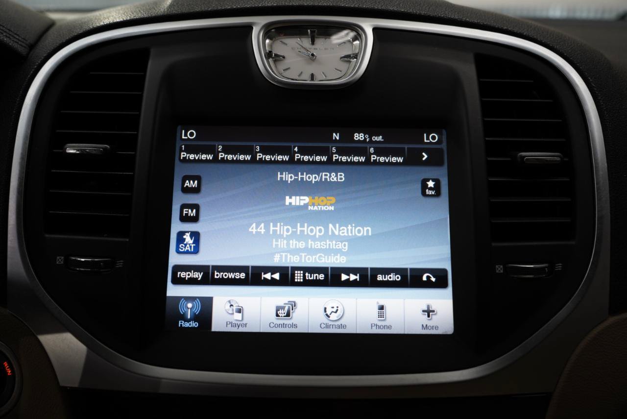 Used 2011 Chrysler 300 Limited RWD image 19