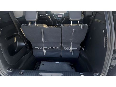 Used 2025 Chrysler Pacifica Select image 28