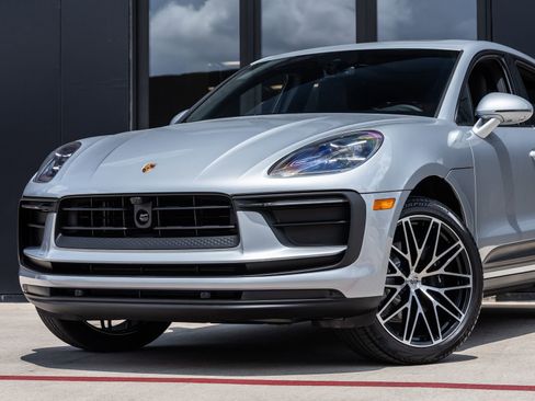 Certified 2026 Porsche Macan AWD/4WD image 7