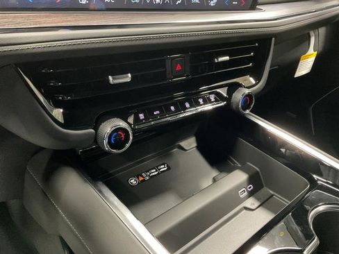 New 2026 Chevrolet Suburban LT image 17