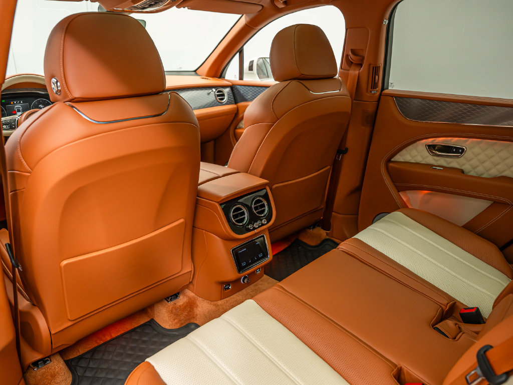 Used 2022 Bentley Bentayga AWD/4WD image 57