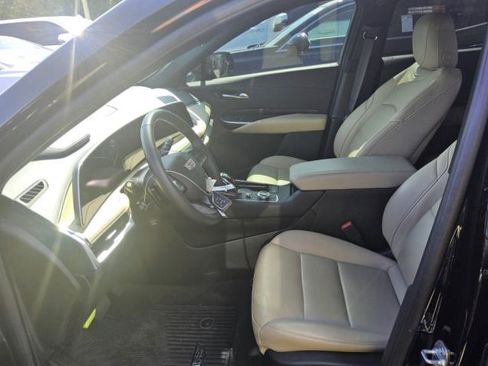 Used 2025 Cadillac XT4 Premium Luxury w/ Technology Package FWD image 11