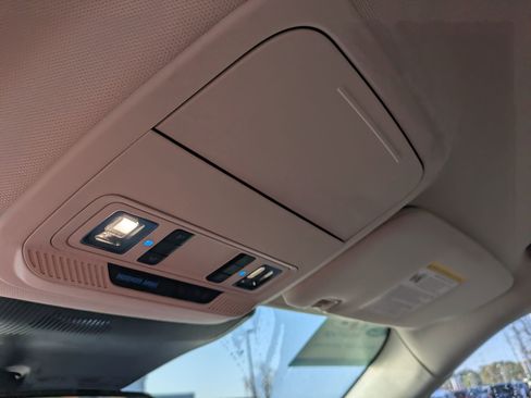 Certified 2025 Ford Explorer Active w/ Active Comfort Package AWD/4WD image 24