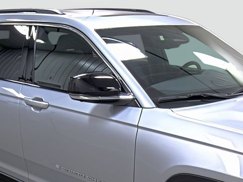 New 2025 Jeep Grand Cherokee L Limited image 15