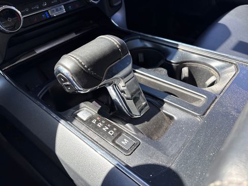 Used 2022 Ford F150 Lariat w/ Trailer Tow Package image 27