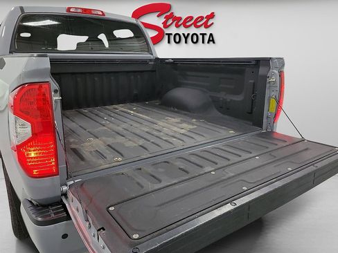 Used 2018 Toyota Tundra Limited w/ Limited Premium Package AWD/4WD image 7