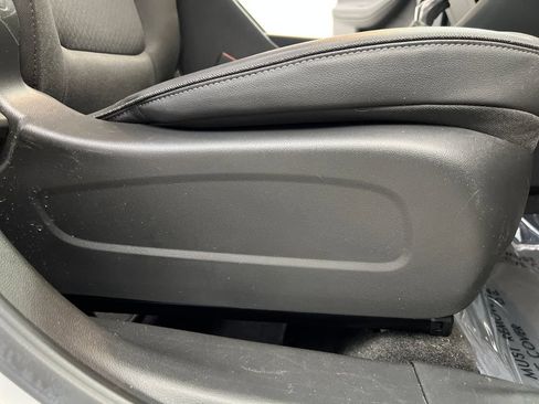 Used 2022 Buick Encore GX Select w/ Sport Touring Package FWD image 30