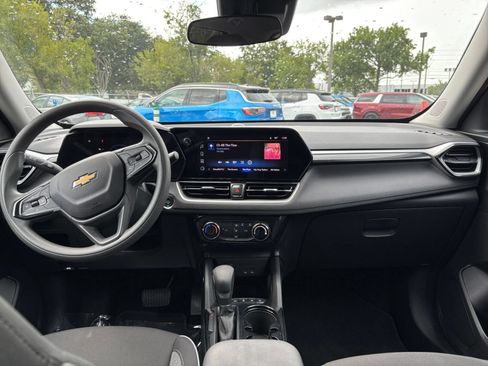 Used 2025 Chevrolet TrailBlazer LT FWD image 32