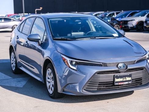 Used 2025 Toyota Corolla LE FWD image 3
