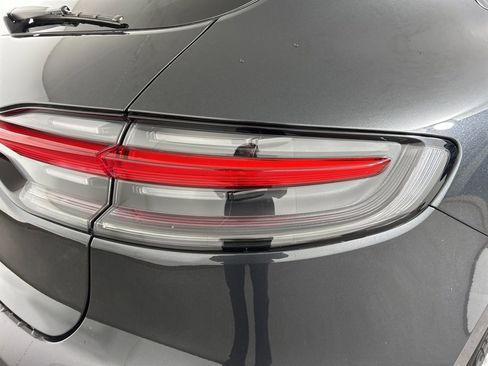 Certified 2025 Porsche Macan image 16
