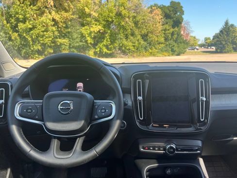 Used 2023 Volvo XC40 B5 Ultimate w/ Protection Package Premier AWD/4WD image 17