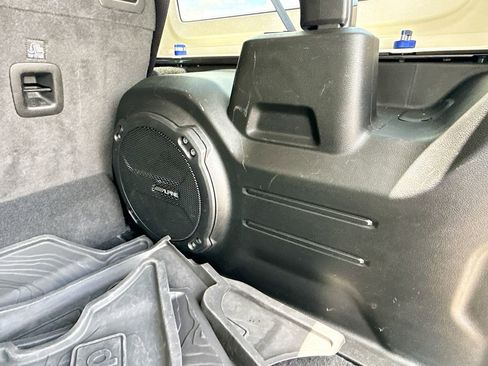 Used 2023 Jeep Wrangler Unlimited Rubicon 4xe w/ Cold Weather Group AWD/4WD image 31