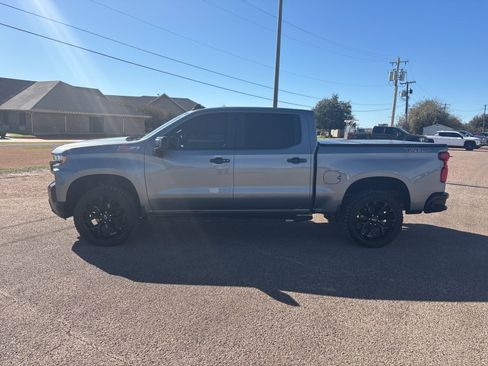 Used 2021 Chevrolet Silverado 1500 LT Trail Boss w/ Convenience Package II image 2