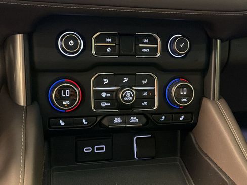 Used 2021 Chevrolet Tahoe LT w/ LT Signature Package RWD image 18