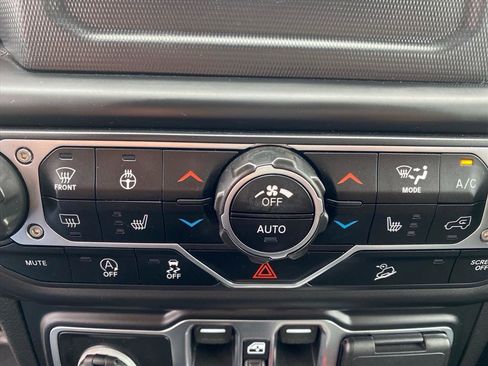 Used 2020 Jeep Wrangler Unlimited Sahara w/ Cold Weather Group AWD/4WD image 14