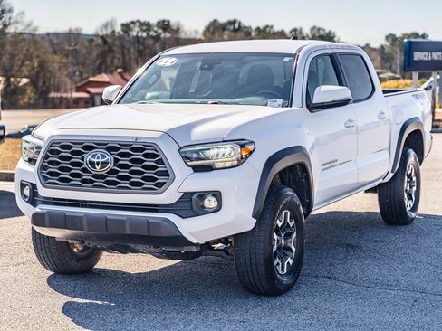 Used 2022 Toyota Tacoma TRD Off-Road image 3