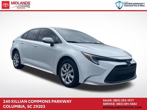 Used 2025 Toyota Corolla LE FWD image 1