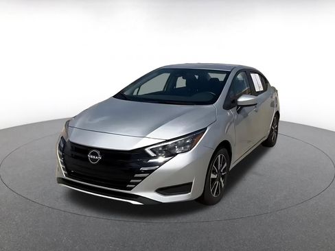 Used 2025 Nissan Versa SV FWD image 7