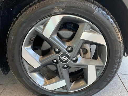 Certified 2023 Hyundai Venue SEL FWD image 22