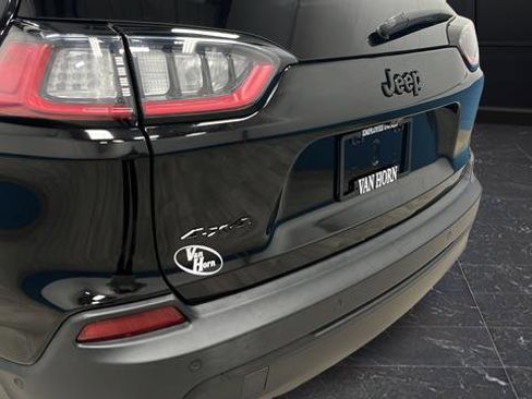 Used 2023 Jeep Cherokee Altitude Lux image 33