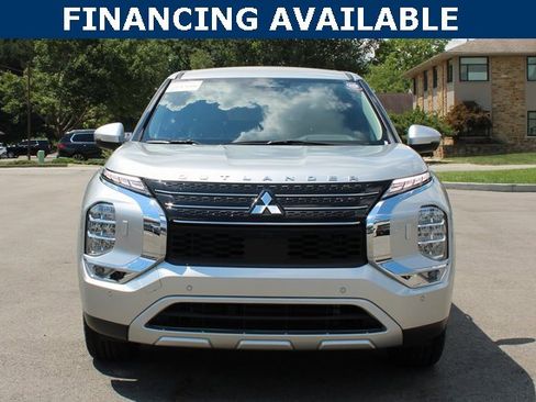 Used 2022 Mitsubishi Outlander SE image 3