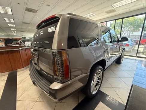 Used 2013 Cadillac Escalade Premium RWD image 21