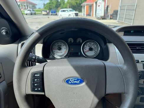 Used 2010 Ford Focus SE FWD image 15