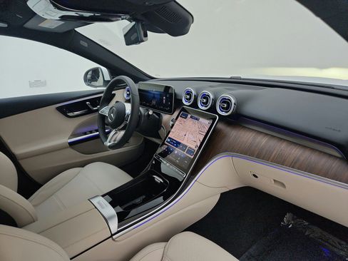 Used 2025 Mercedes-Benz C 300 Sedan image 12
