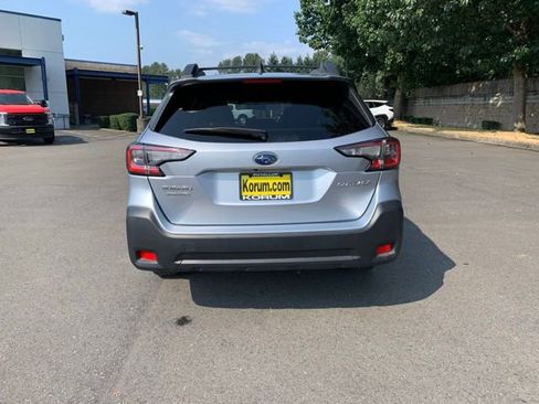 Used 2023 Subaru Outback Premium image 4