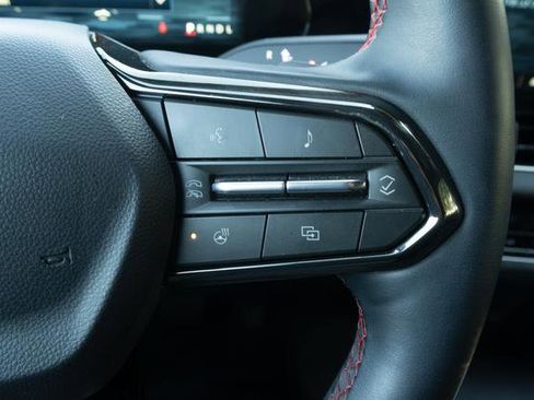 Used 2025 Chevrolet Equinox RS w/ Safety and Technology Package image 16