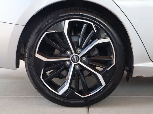 Used 2024 Nissan Altima 2.5 SR FWD image 11