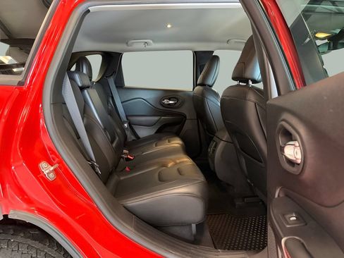 Used 2021 Jeep Cherokee Trailhawk w/ Technology Group AWD/4WD image 28